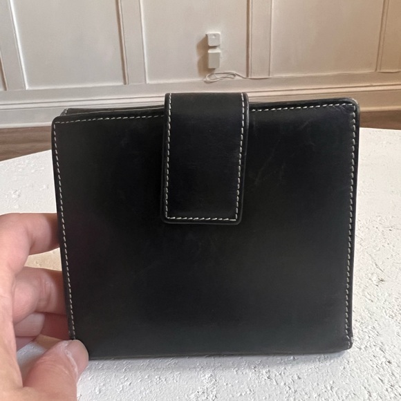 Gucci Vintage Leather Compact Wallet - Picture 3 of 13